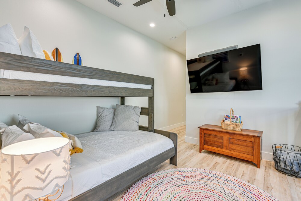 Walk to Gulf: Modern Retreat in Santa Rosa Beach!