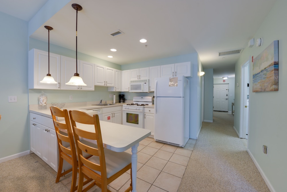 Wildwood Getaway w/ Ocean View - 1 Block to Beach! view 4