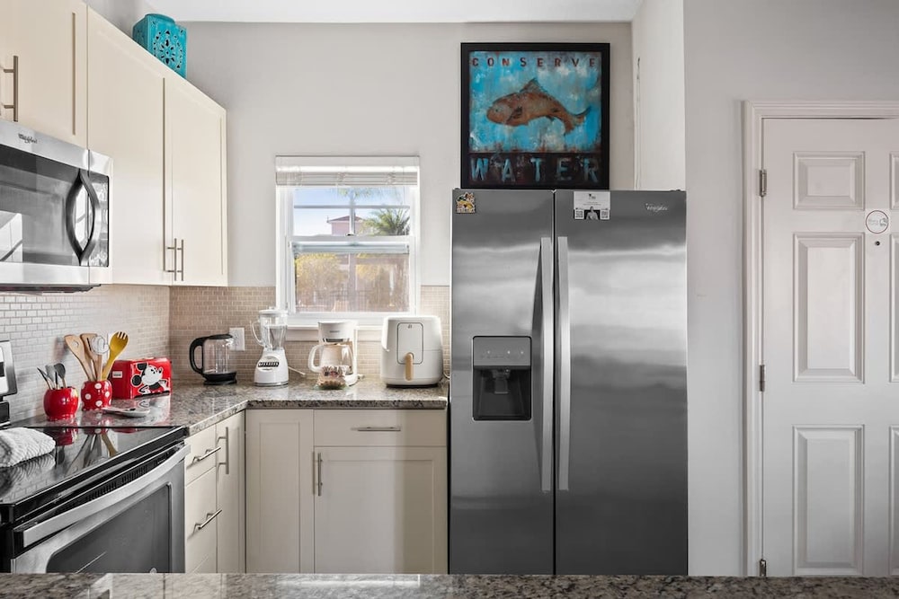 Modern Decor at West Lucaya 4 BR Wl8989