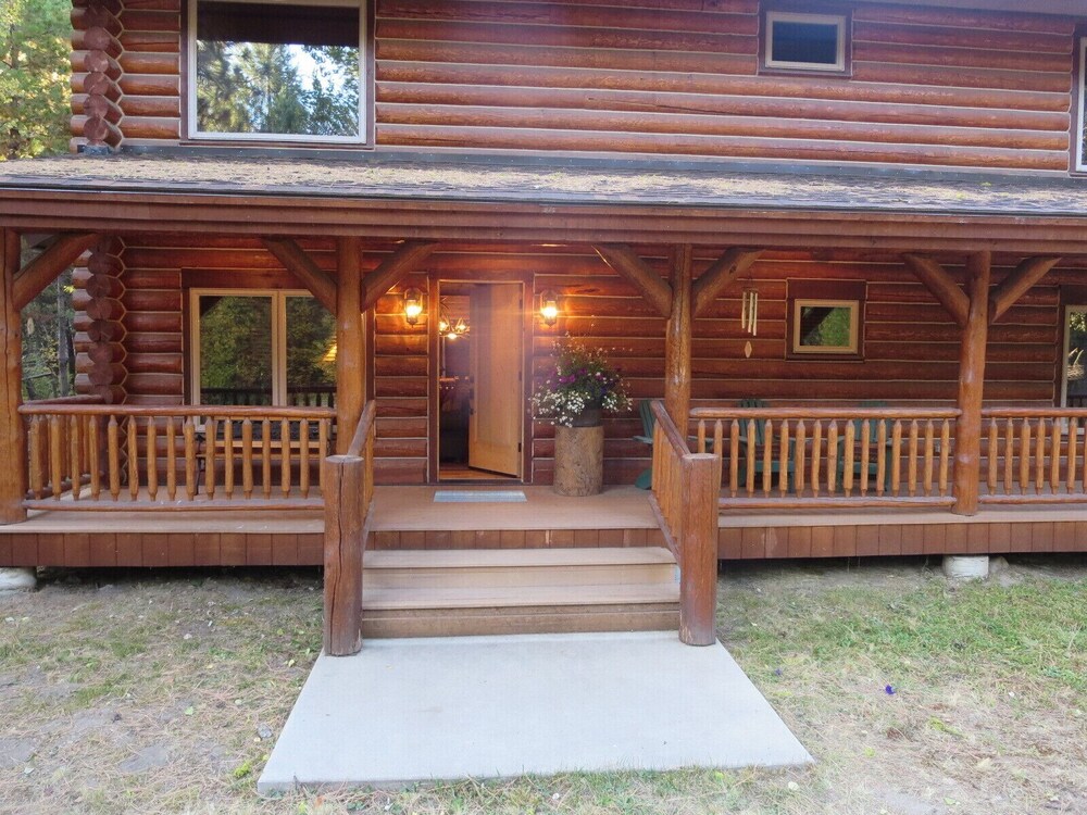 Exquisite Mccall Log Cabin - Walk to Payette Lake!