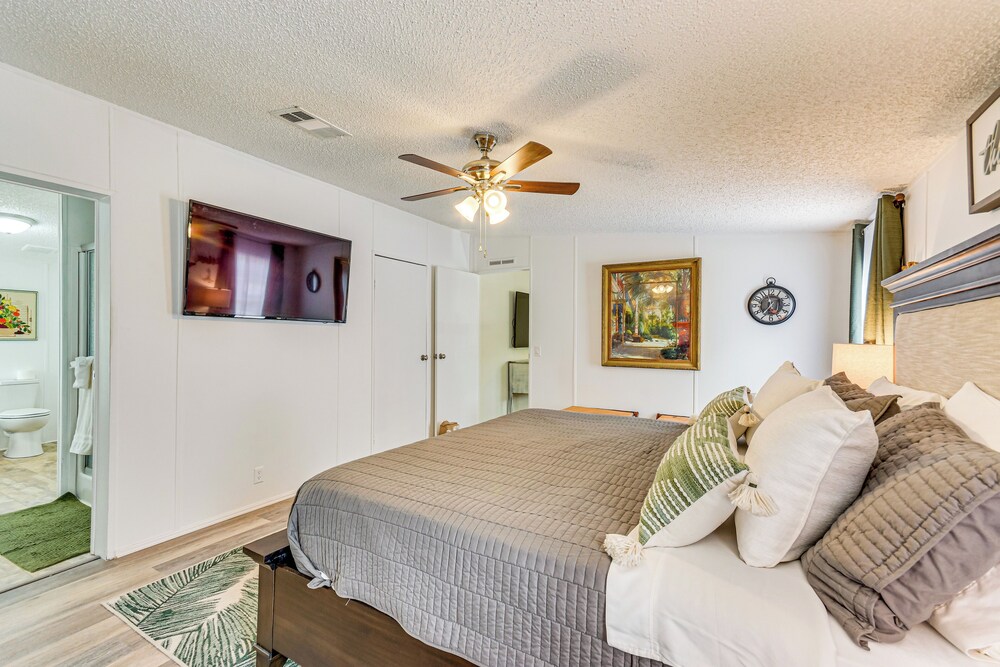 Home Near Navarre & Pensacola Beaches!