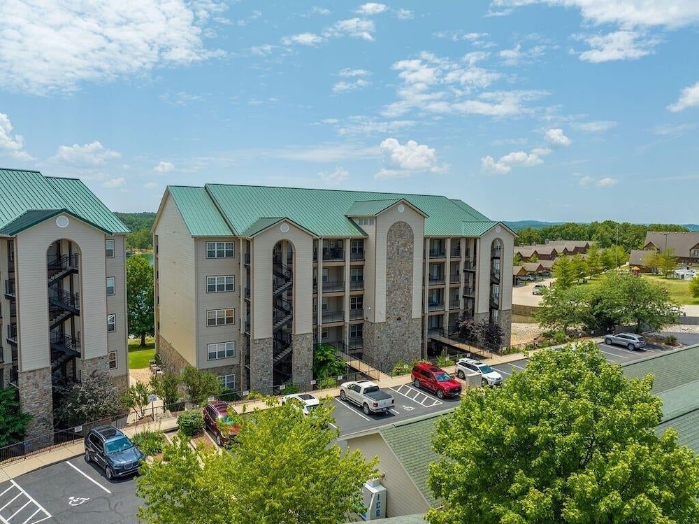 On The Rocks 3 Bedroom Condo by RedAwning