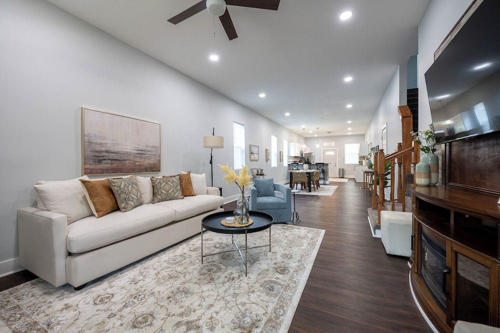 Spacious 5-Bedroom Blue Bungalow