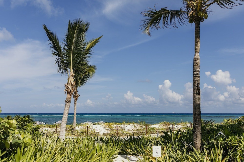 New Casa Paradise Ocean View 2 Bedroom Apts