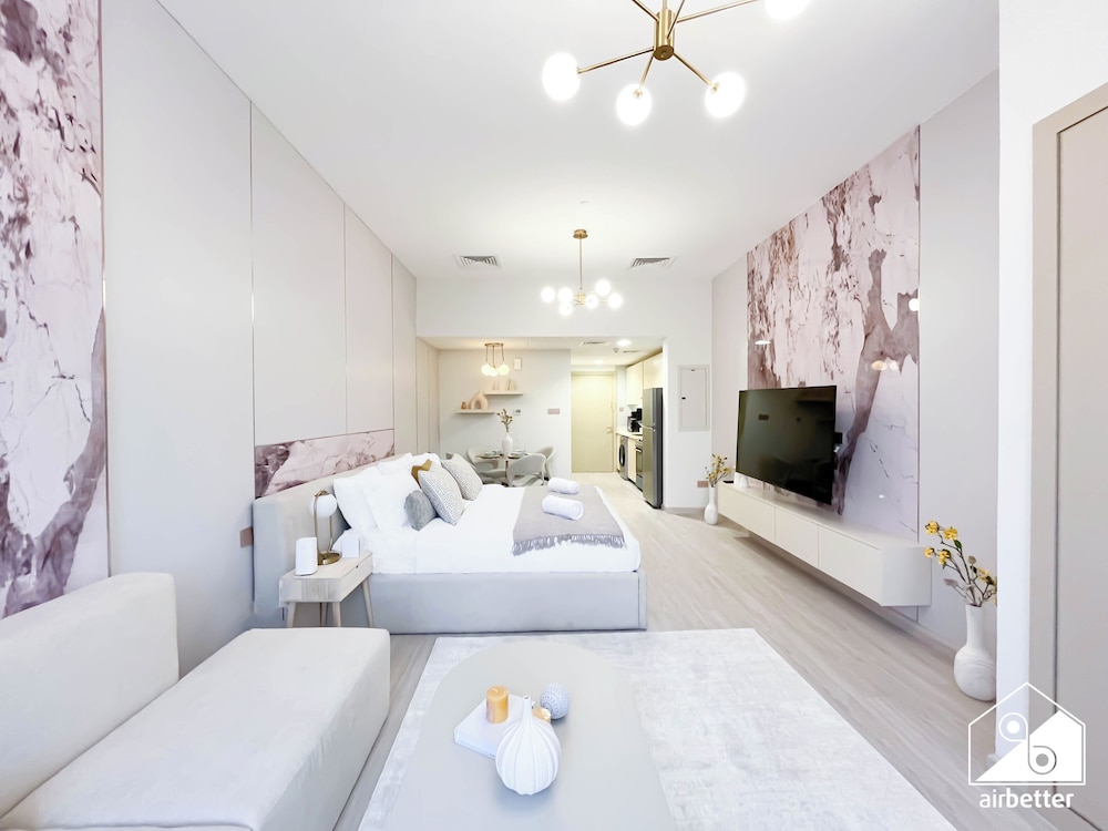 Stylish Ground-floor Studio JVC
