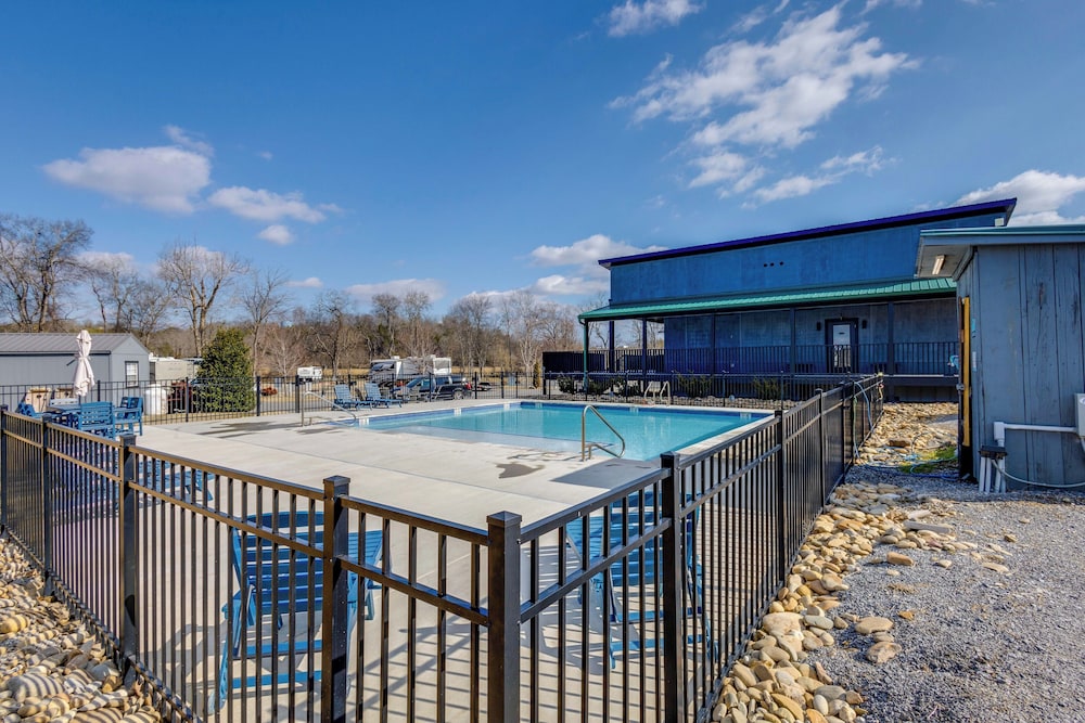 Patio, Fire Pit & Grill: Central Sevierville Cabin