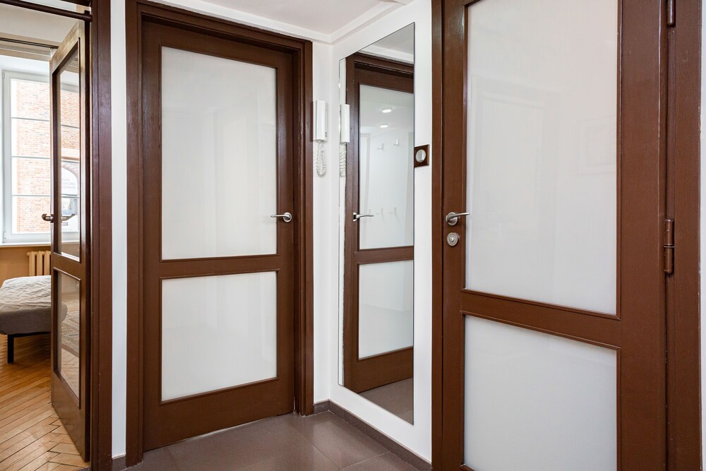 Apartment Swietojanska Warsaw by Renters view 3