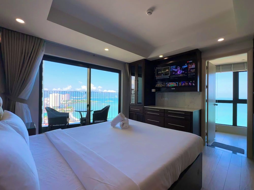 Gold Coast Balcony Serviced Apartment