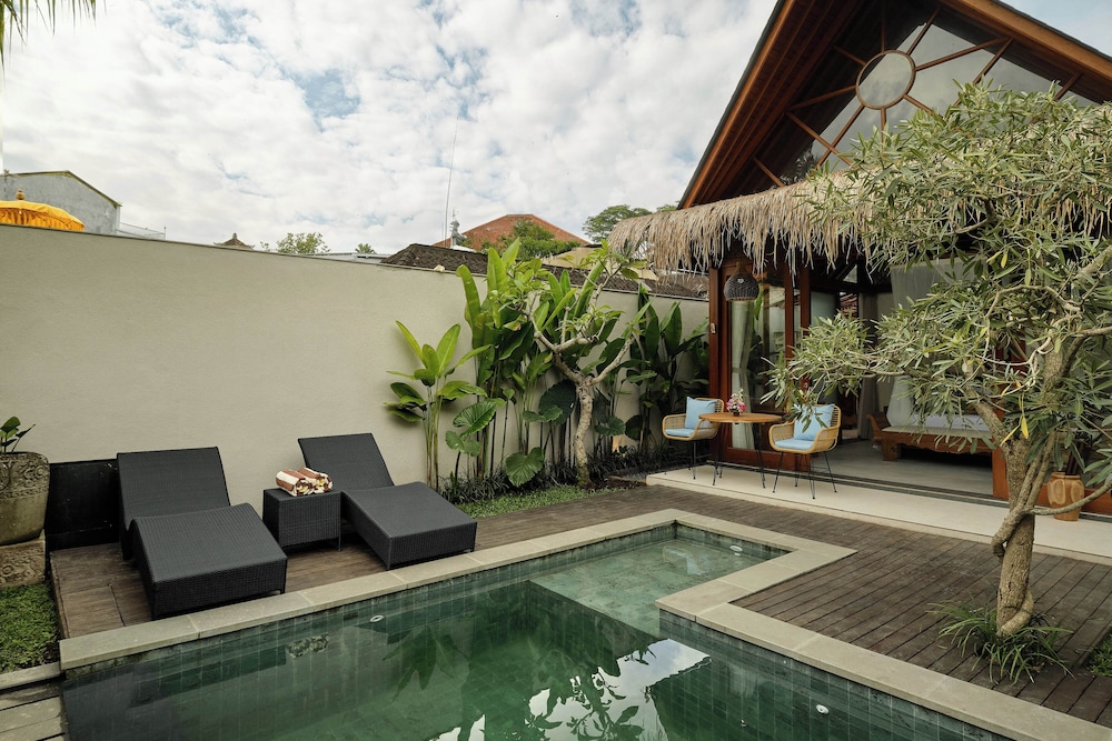 Changi Jungle Ubud Villas