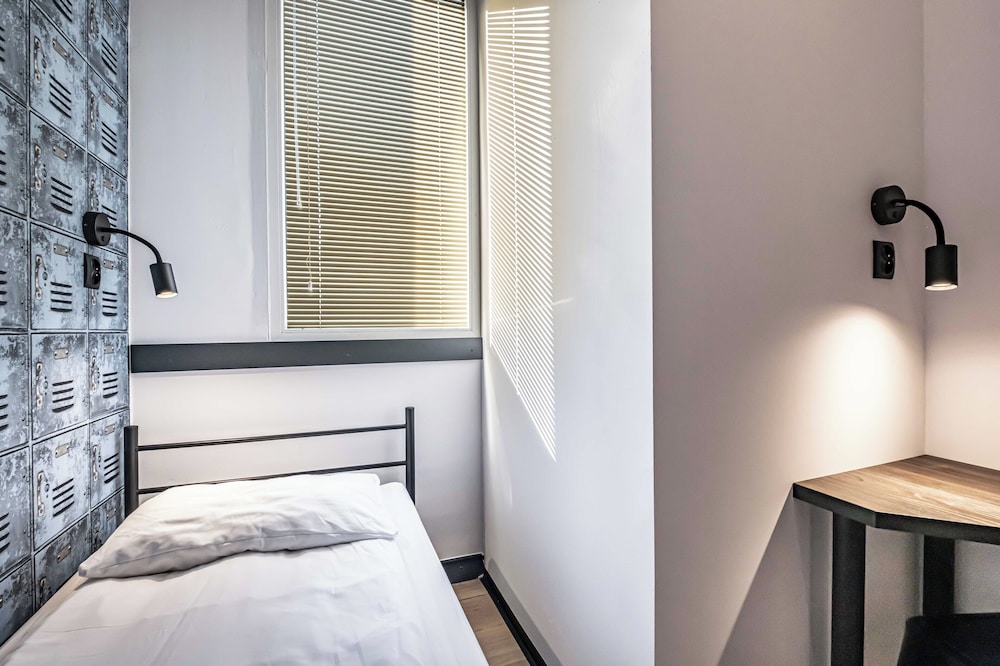 VOLA Hostel