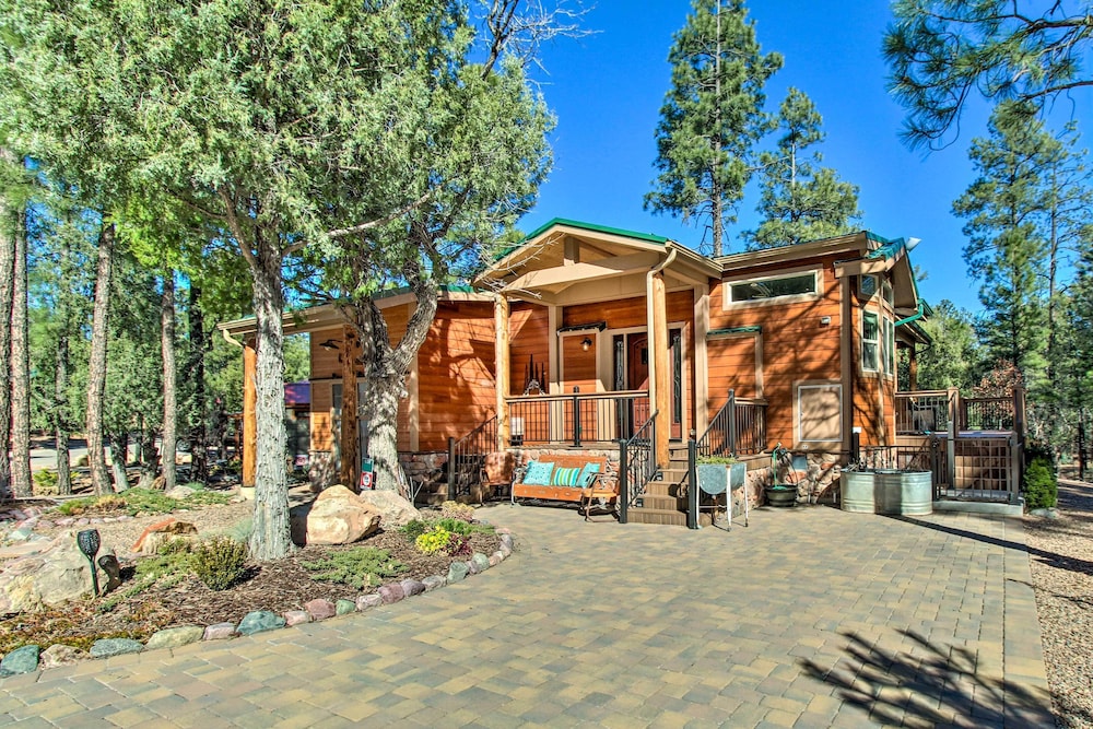 Near Hiking: Cabin w/ Deck & Grill in Show Low view 3