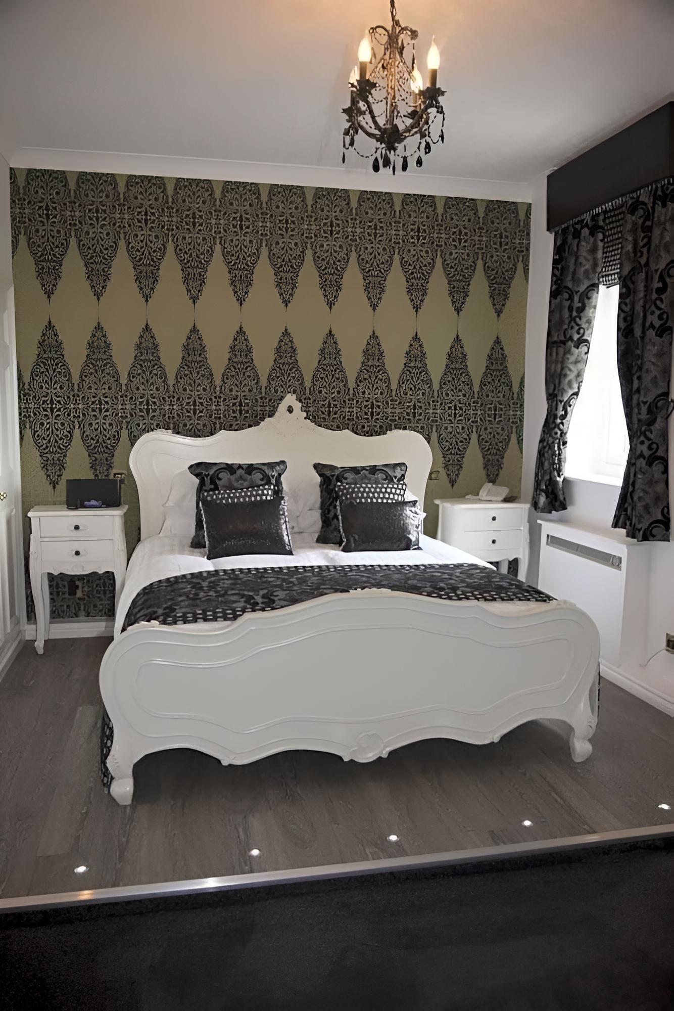 Skegness Vacations - The Vine Hotel - Property Image 1