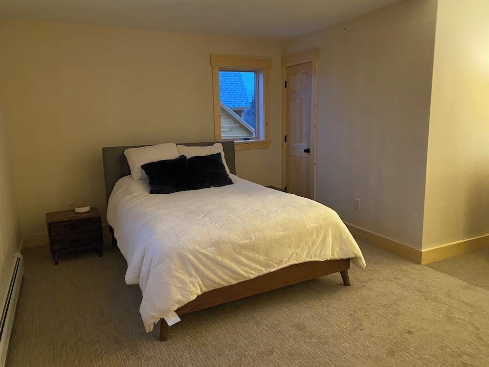Spacious Sugarloaf Condo