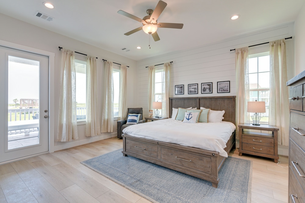 'seas The Day:' Home w/ Pool Access in Galveston