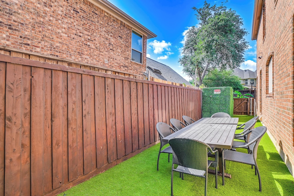 Relax By Pool, Soak in Hot Tub: Plano Home