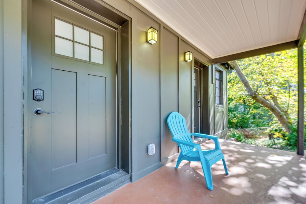 2 Mi to East Atlanta Village: Cozy Studio w/ Porch