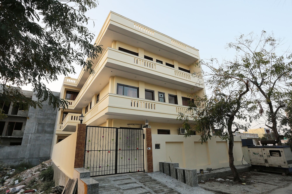 Noida Vacations - Capital O 30956 Moon Light - Property Image 11