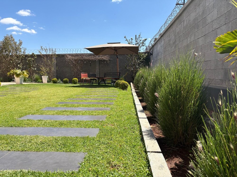 Tia Vahine - Boutique Hôtel Ivato