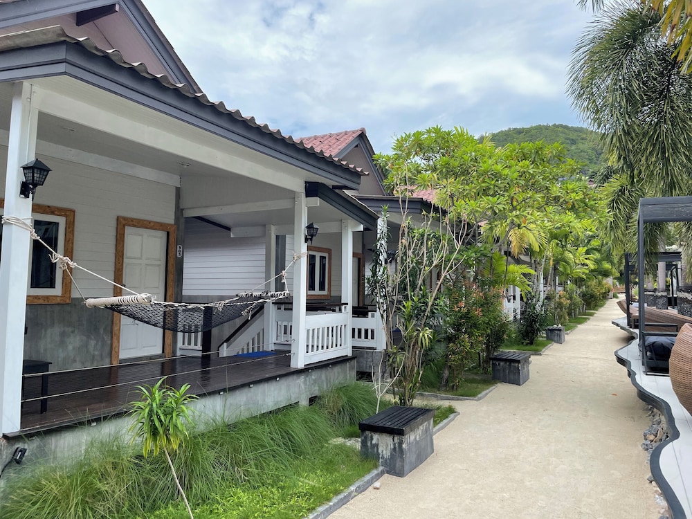 Hotel See Through Boutique Resort - Image 1