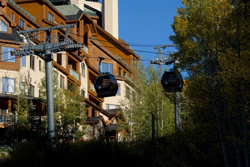 Highlands Slopeside #221 3 Bedroom Condo by RedAwning