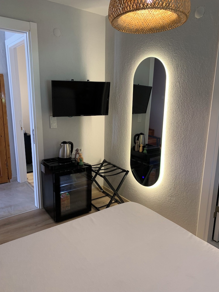 Loris Rooms