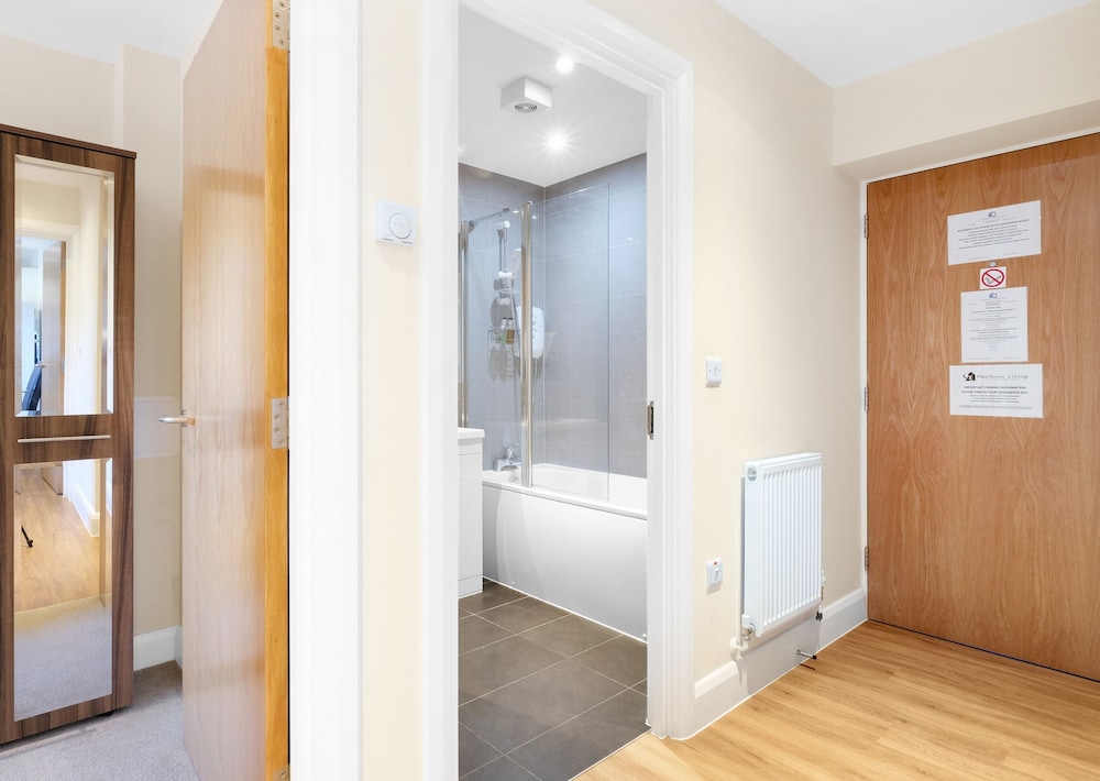 Heathrow Living Serviced Apartments by Ferndale