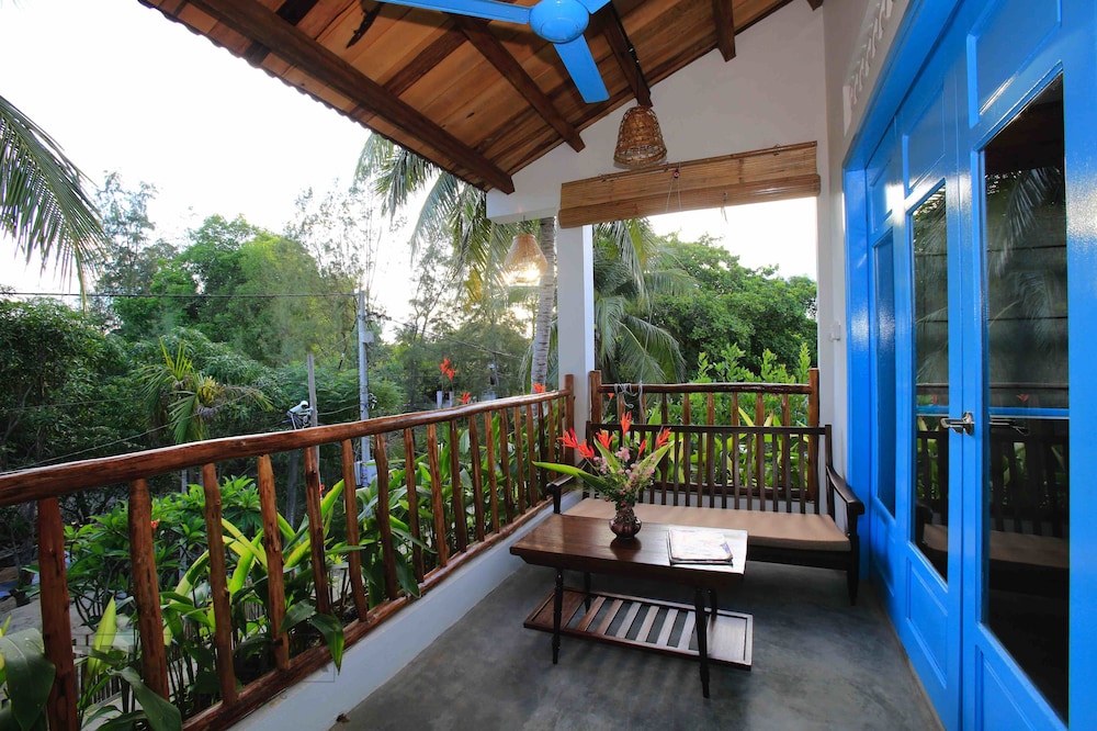 Life Beach Villa