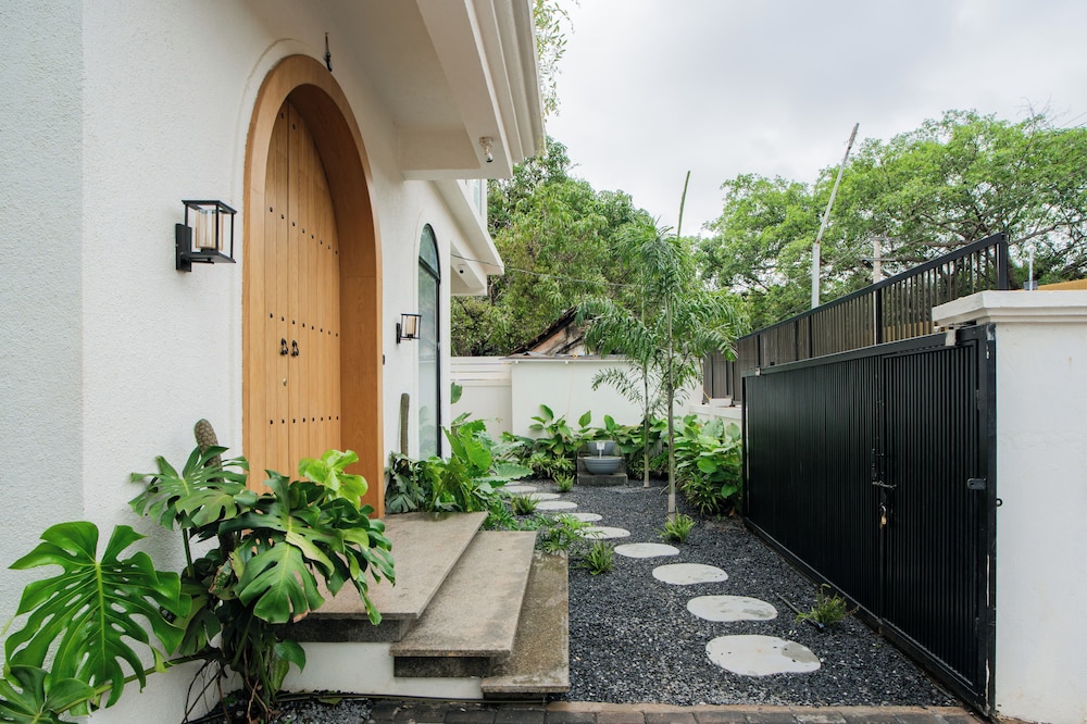 ELIVAAS Ekam | Luxe 4 BHK Villa With Pvt Pool & Patio