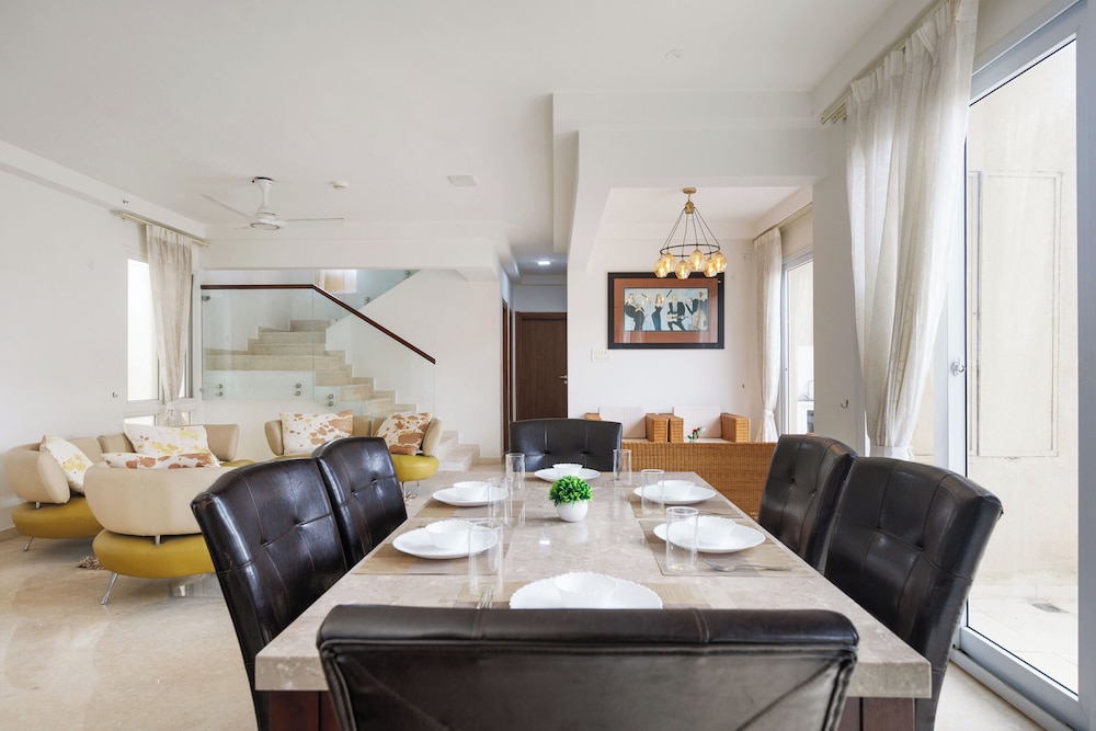 Skyline Haven by Red Olive4bhk30mins Airport
