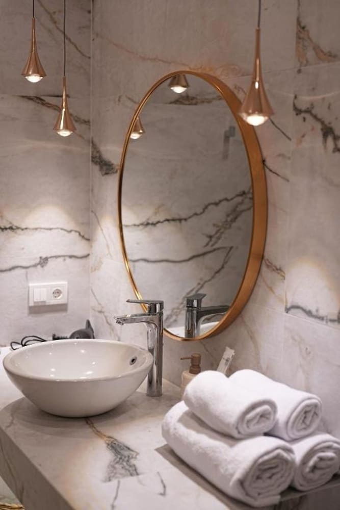 Elegant Escape on Amiryan by Sweet Home