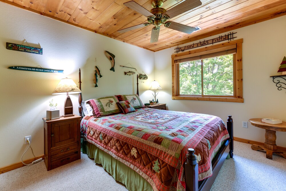 Almond Vacation Rental w/ Mountain Views! view 3