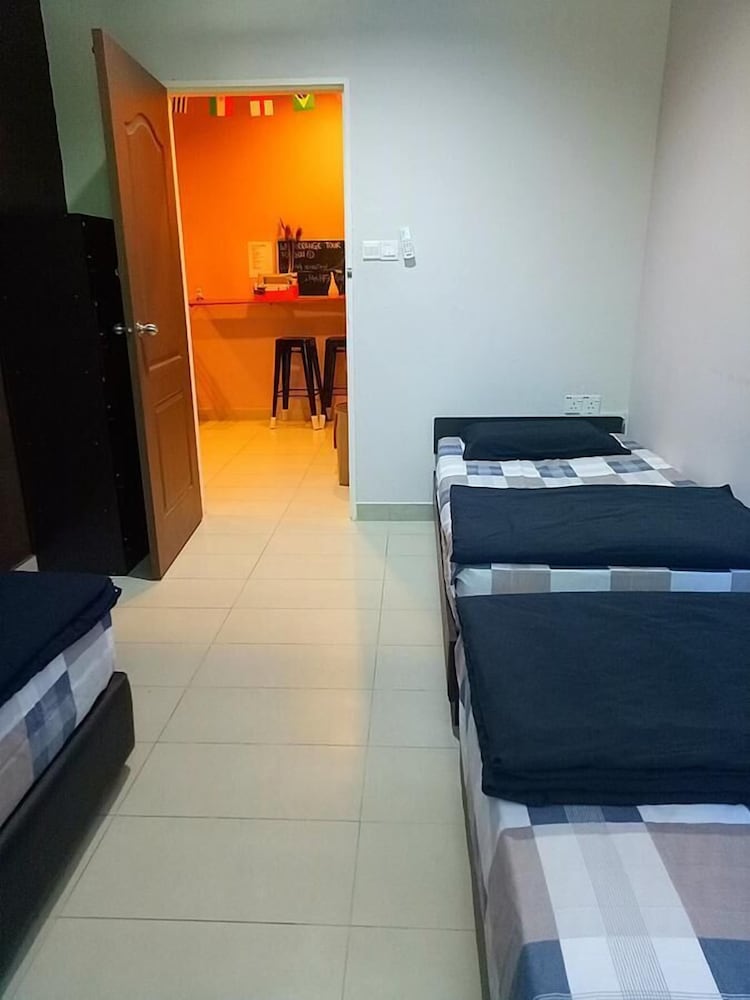 HOOD - Hostel