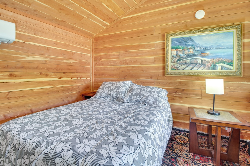 Cabin 2 Mi to White River: Great for Anglers!