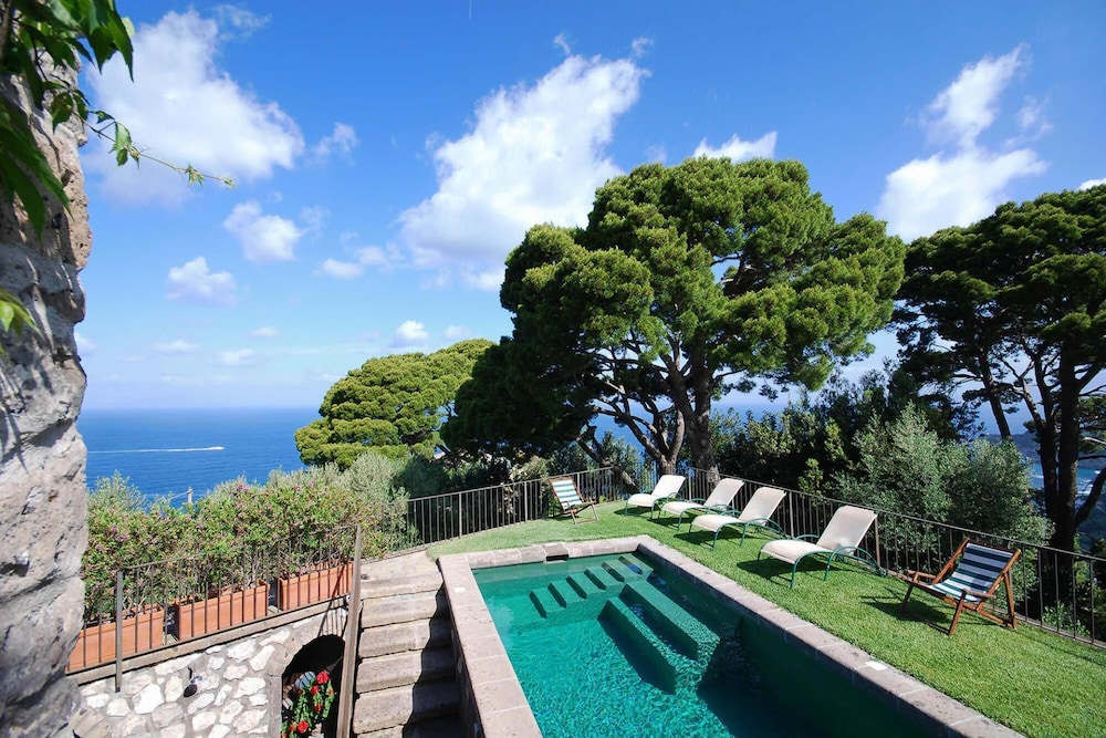 Ottavia Ancient Italian Villa Overlooking Capri view 4