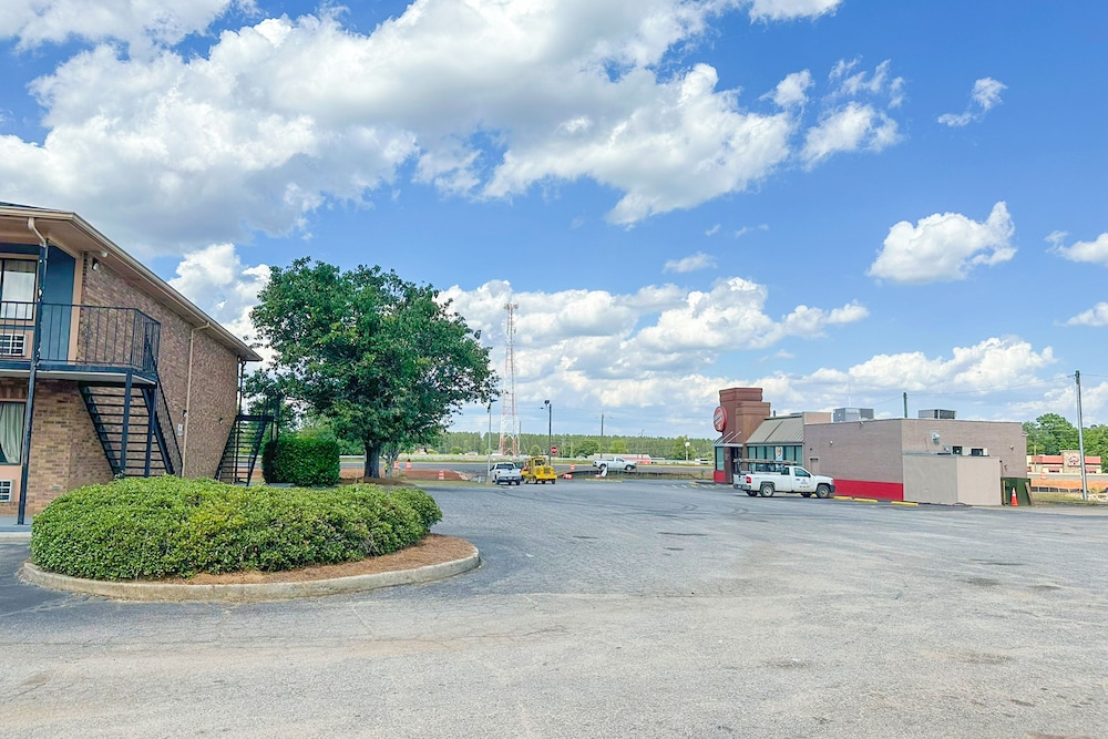 Louisville Inn By Oyo Louisville Municipal Airport
