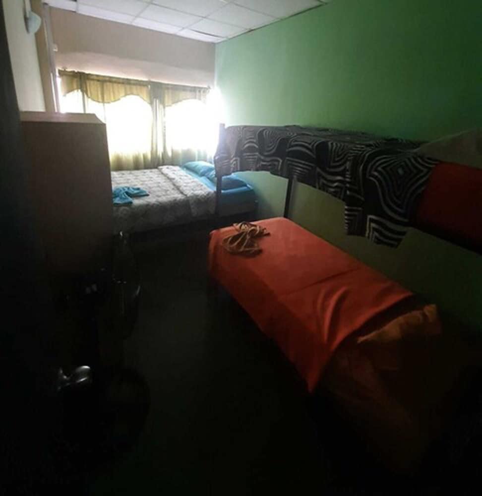 Hostal Gran Santiago Yungay view 3