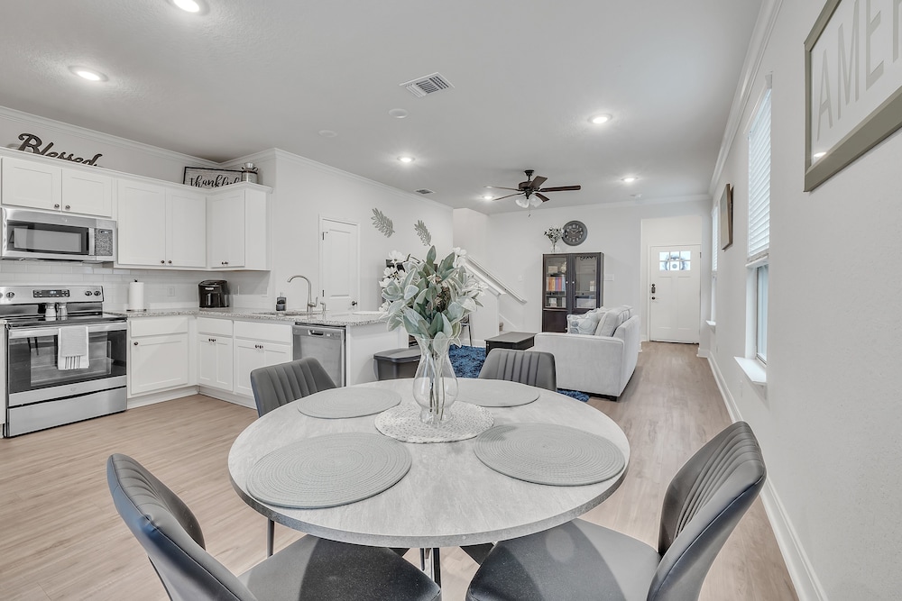 Modern 3br In Gated Community Near Jbsa & Seaworld 3 Bedroom Duplex