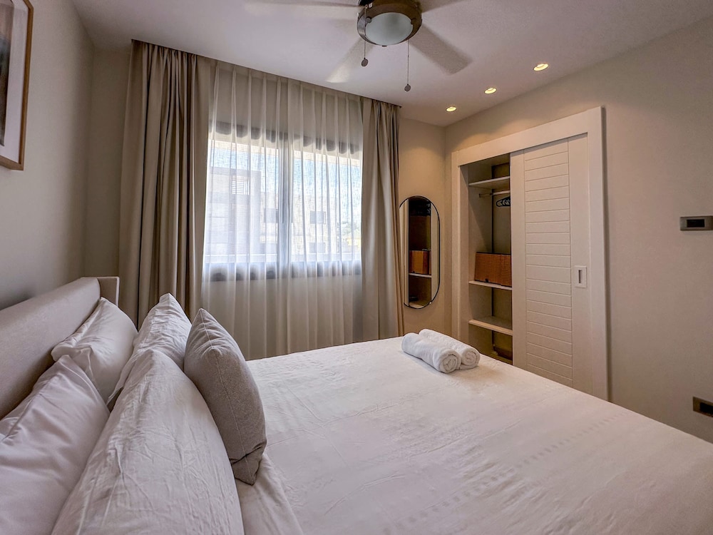 Beautiful Brand new Beach Condo w Picuzzi