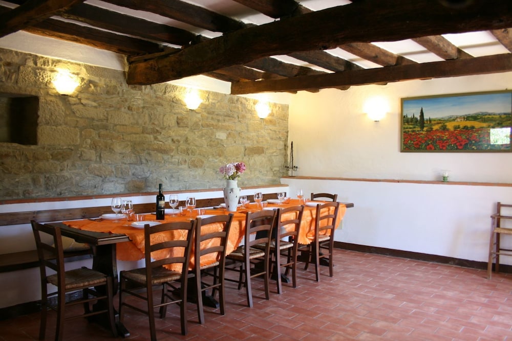 Cortona Vacations - Stunning private villa with private pool, WIFI, TV, pets allowed and parking, close to Cortona - Property Image 14