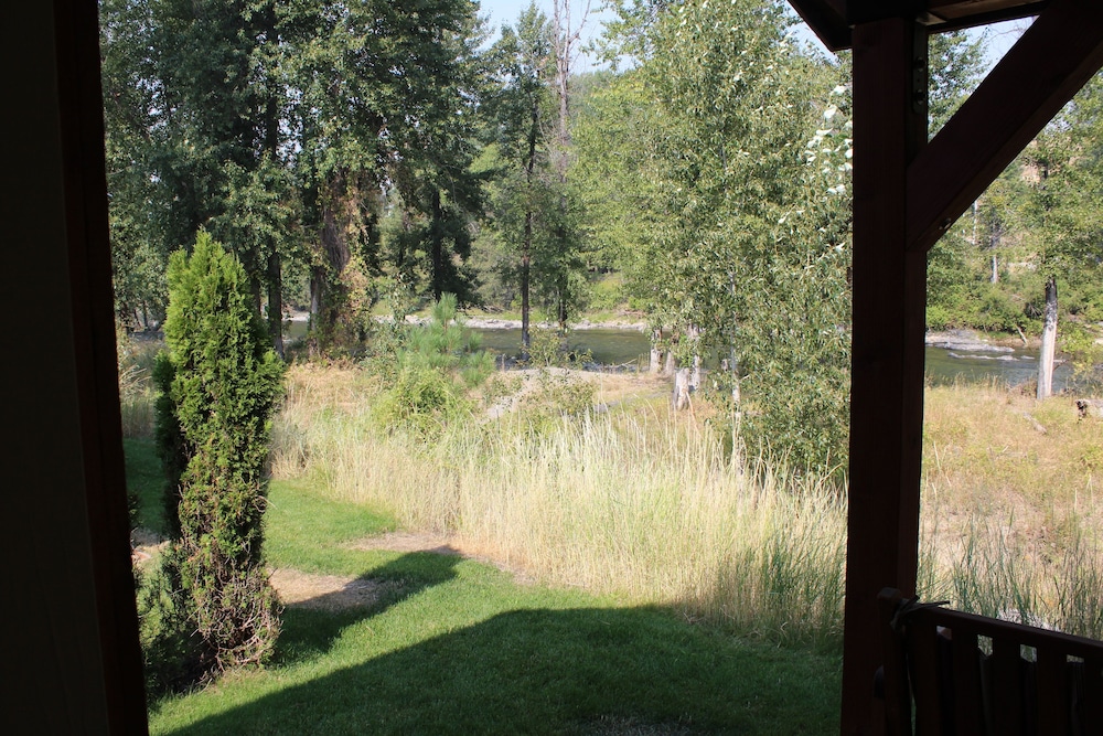 Methow River Lodge & Cabins