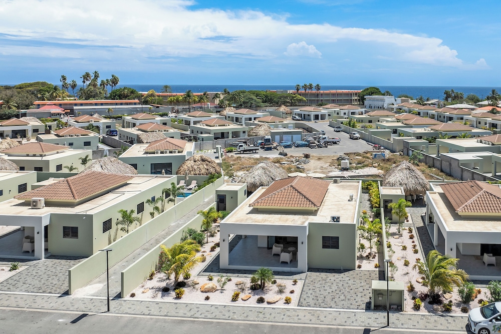 Villa Solana with private pool, Mambo Beach