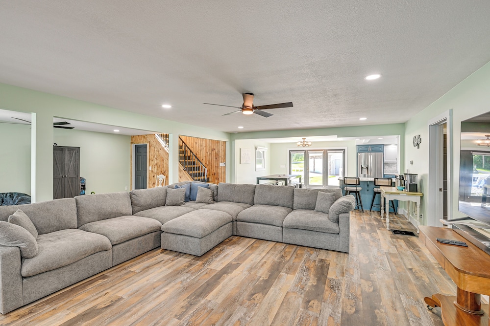 Private Indoor Hot Tub: Fish & Boat on Sylvan Lake