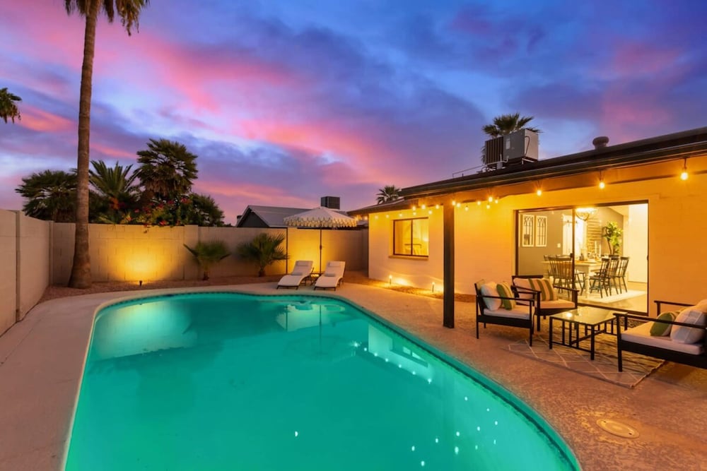 Broadway Palms Private Pool Chef Kitchen Office
