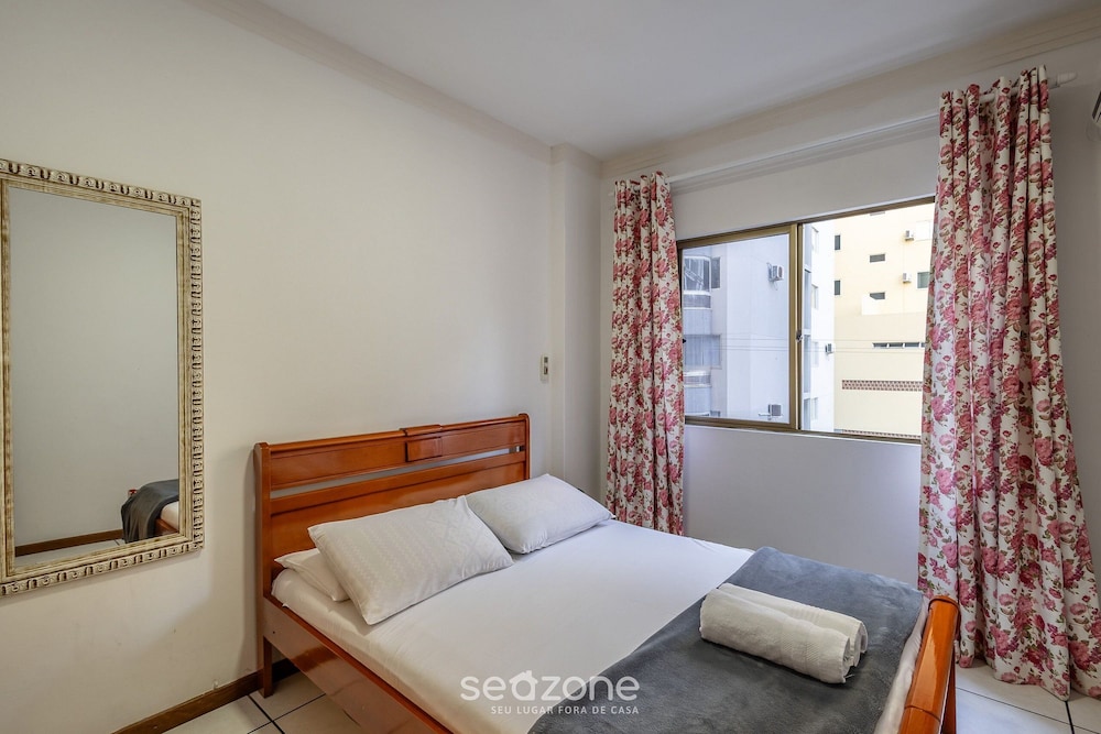 3BR Apt w/ Balcony 240m From Sea Meia Praia Eio203