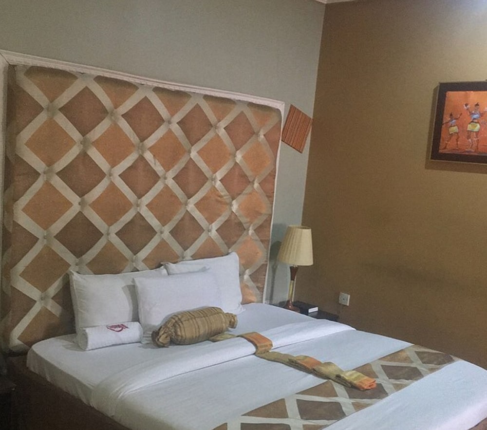 Chrisolik Hotel