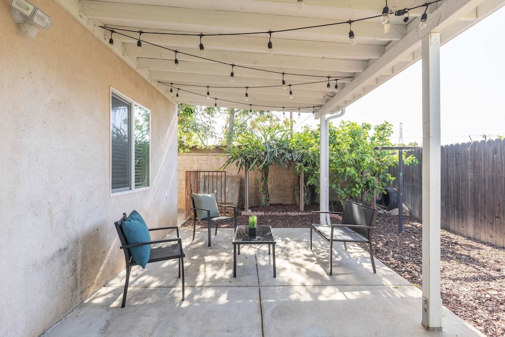 Elegant Retreat Modern Comforts Prime Location