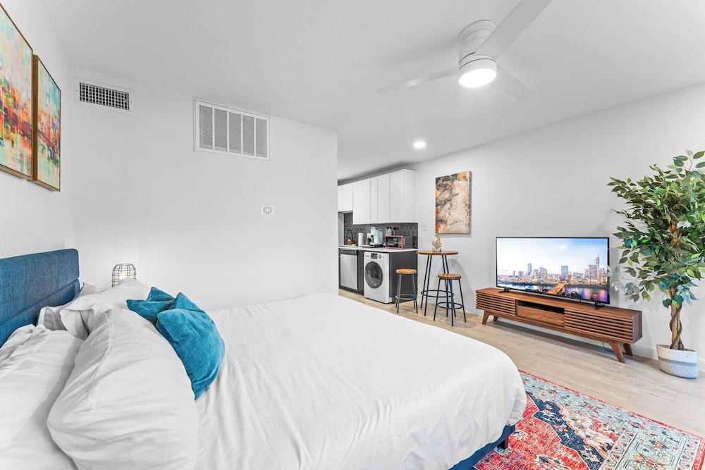 Prime Soco Cute Studio w Laundrywifi 7 Min to DT