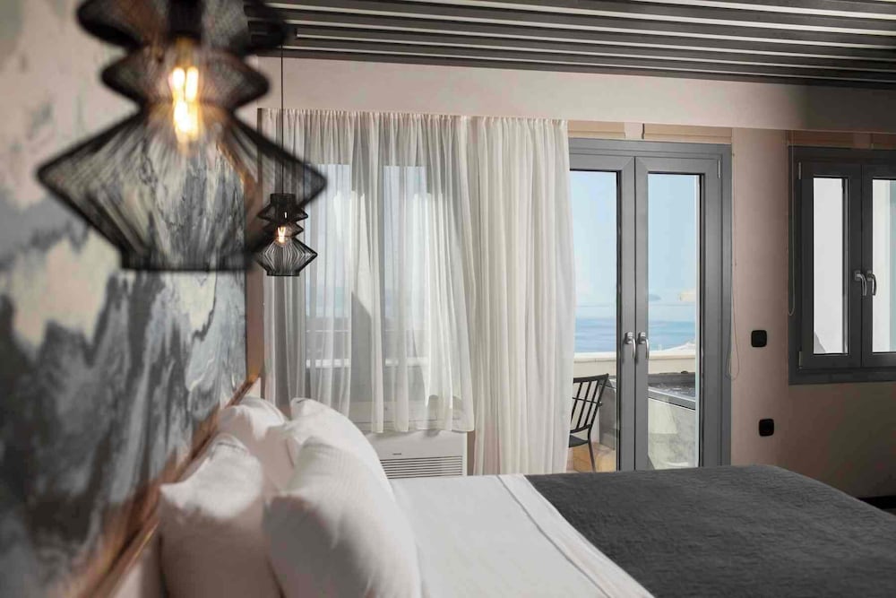 ArmonOia Suites