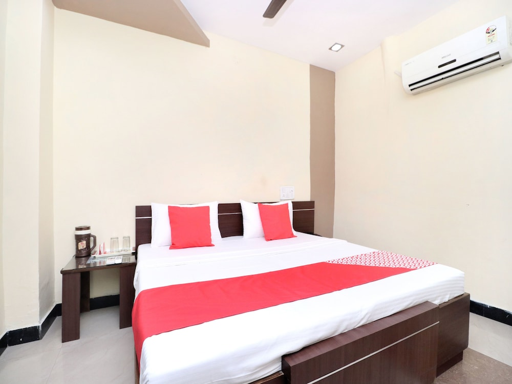 OYO 14860 Hotel Silver Star