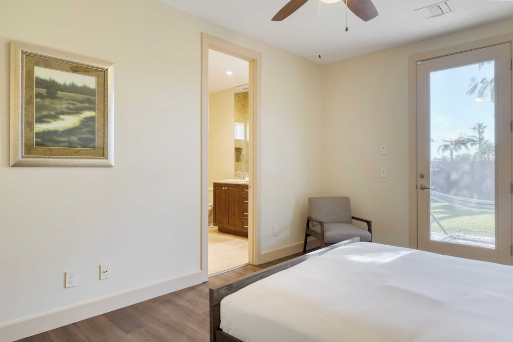 Luxe Scottsdale Oasis With Pool, Hot Tub, Firepit and Outdoor Lounge Avantstay